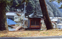 俵沢にある水神社の写真