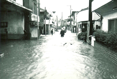 河津谷津川での被害状況（昭和51年7月の洪水）の写真