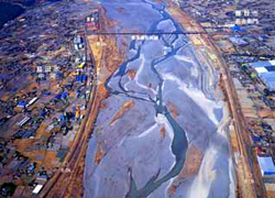 大井川の礫河原の写真