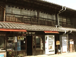 鈴木商店（かつての和泉屋）の写真