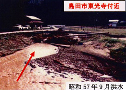 東光寺谷川の被災状況の写真